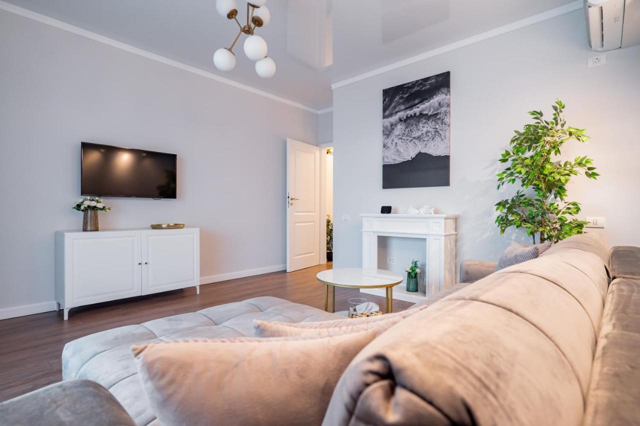 Golden Mirage Sunset Apartment Mamaia Bagian luar foto
